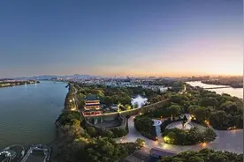 江西赣州市18个县市区的面积、户籍人口、常住人口和GDP数据图片