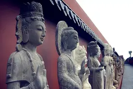 烧香拜佛有讲究，“烧香不许两愿，拜佛三不求”，福报自然来图片
