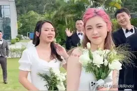 惊艳全场！这位小姐姐竟然是这样的伴娘图片