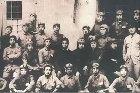 红一师师长、团长授上将，政治部主任授大将，为何参谋长授中将？图片