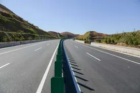 中国高速8年亏6万亿，过路费都去哪了？为何美国高速免费还能赚钱图片