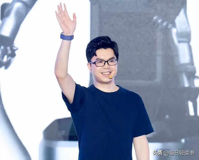 马斯克傻眼，舍弃华为百万年薪的天才，做到500亿领跑全球机器人