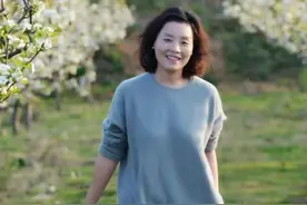女人过了65岁，务必远离这3件“老年装”！试试这3件，时髦又减龄图片