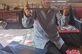 75岁老人独自离家，骑行一个月去看长江大桥图片