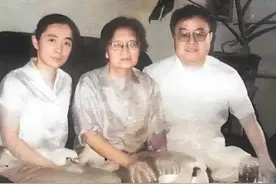 80年代，林豆豆和保姆王淑媛的合影，重情重义，令人泪目！图片