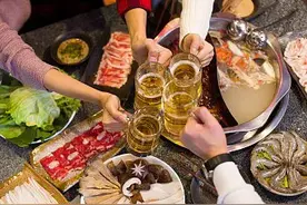 和朋友吃饭，你会选择AA还是请客？看完这篇你就明白了！图片