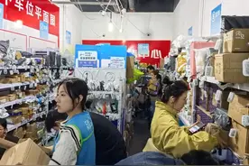 西安菜鸟驿站双11上线智能灯条，取件会发出提示音和亮光图片