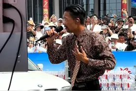 十年烧烤无人问，一首诺言天下知，郭有才一夜爆红网络，你怎么看图片