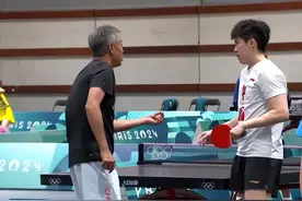 国乒备战王楚钦交替使用两副球拍训练，王皓：团体比赛都要出场，希望大家拧成一股绳图片