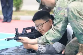 祖国不会忘记！北海舰队只为毛豆小朋友一人准备了军营开放日！图片