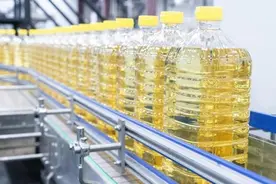 鲁花、金龙鱼、西王等纷纷回应，均声称使用食用油专用罐车图片
