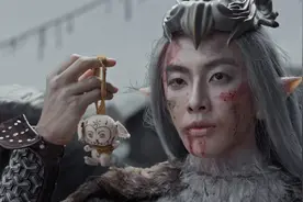 成本800万，首映夺冠，没想到，周星驰会以这种方式打出一副王炸图片