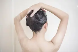 频繁洗澡易得皮肤癌？专家：这两个因素才是关键图片