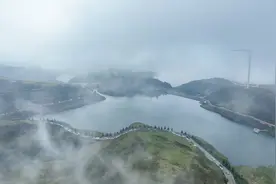 国庆假期，盘州乌蒙大草原人气旺图片