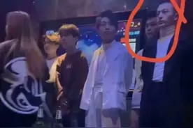 网红狂飙兄弟在KTV做男模经历被扒,网友：几百万人关注了一只鸭？图片