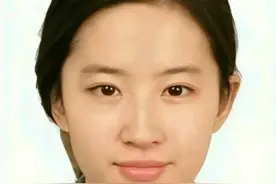 "惊呆了！这些女星证件照比精修图还美？你绝对猜不到是谁！"图片