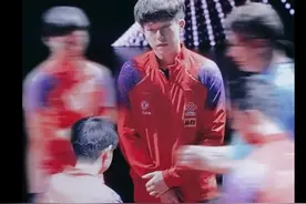 这枚金牌是我们最美好的开始，坚定自信，一起坚定自信！图片