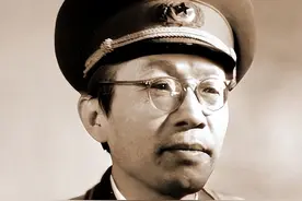 黄克诚为何位列第三大将？威望崇高来自多次力挽狂澜！图片