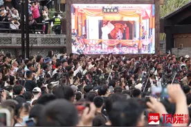 开封“王婆”回归“说媒”，景区启动限流措施图片