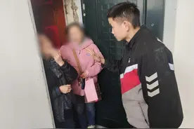 杭州奶奶购买上万保健品，包裹送到后，快递小哥却报了警，律师：快递小哥有义务提醒收件人！图片