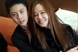 被畸形母爱毁掉的星二代:母乳12年，同床15年，荒唐的事还在后面图片