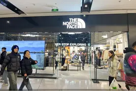 出售Supreme？威富集团“甩包袱”图片