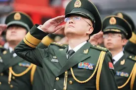 能够在部队干到师级以上的战友，确实也真是能“熬”的图片