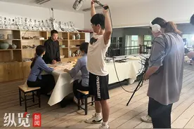 青春剧本Vlog·导演探班啦丨全情投入的《虹红》剧组图片