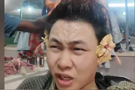 小伙体验印度火焰理发，30亿人看他头发烧秃脸拍肿，被男店长强吻图片