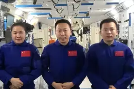 才上去半个月，神十九航天员身体就发生了变化，这是怎么回事？图片