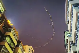 场面震撼！迁徙候鸟群飞过太原图片