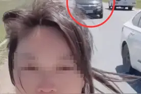 震惊，徒步女主播路边直播时被车撞，网友称怎么看都像是故意的！图片