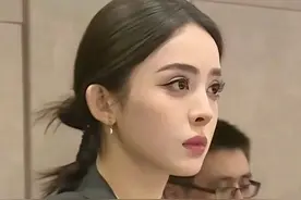 32岁娜扎真是“人间极品”，央视怼脸又美又高级，完全不输刘亦菲图片
