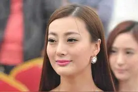 “中国乳神”为男友拍风月片！“卖肉博关注”，从内衣模特到艳星图片