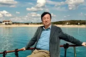 华为公司门前，快递小哥汗透衣襟，任正非：小伙辛苦进来喝杯水吧图片