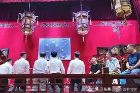 高峰、赵津生收徒，都摆了马三立等人的照片，为何网友们会双标图片