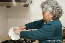 人老了，别再动手做饭，活的轻松一点图片
