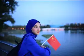 我00后伊朗姑娘，努力来到中国，发现中国跟电影中一样，超出预期图片