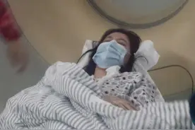 女星自曝被胡歌砸断锁骨，手术打七根钢钉，拍戏剧组封口不让外传图片