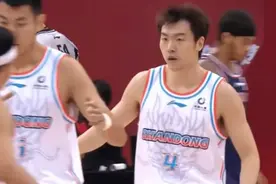 太恶劣！张辉怒推深圳外援致重伤，惨叫声响彻球馆，直接被驱逐图片