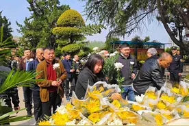 滨湖街开展清明缅怀革命先烈活动图片