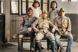 不要被电视剧骗了，这才是日本鬼子的样子，照片拍摄于不同年份图片