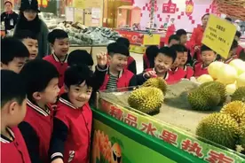 幼儿园抽签要带28份榴莲，妈妈果断请假，网友：我抽到的是帝王蟹图片