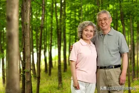 拥有这3种特征的老年人，说明命好，越老越有福气图片