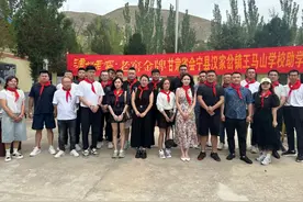 践行企业社会责任 老窖金牌爱心捐赠会宁王马山学校图片