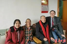 本命年，陪101岁的老父亲过年图片