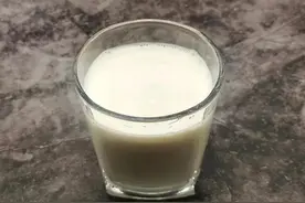 超市里的牛奶怎么挑？认准这些指标，买对“真牛奶”图片