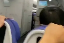 乘坐高原航班遭遇强烈颠簸，乘客发视频；客服：高原航线可能有颠簸，建议身体不佳乘客谨慎考虑图片