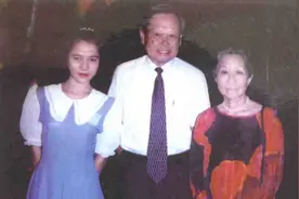 95年，翁帆和杨振宁夫妇的合影，年轻时的翁帆和杜致礼有几分相似图片