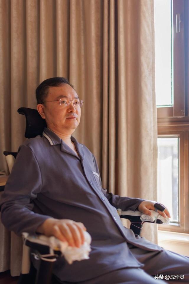 47岁蔡磊做客央视专访，病症步入终末期，为儿子留了“特殊礼物”